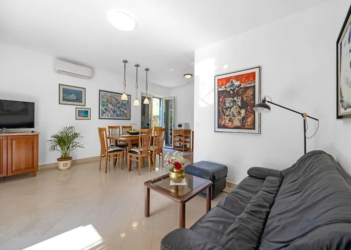 Tranquil Escape In Apartmán